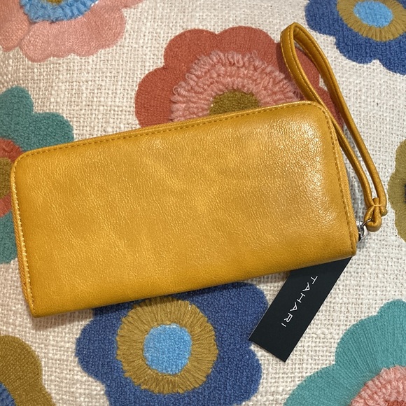 Tahari yellow women’s wallet nwt - Picture 2 of 8